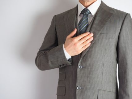 「何でもやります」は、「何でもやれない」