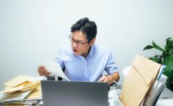 仕事が終わらないのは、年齢ではなく〇〇が原因